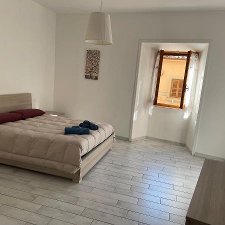 Vivere Il Borgo Sul Lago เจนซาโน ดิ โรมา ภายนอก รูปภาพ