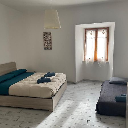 Vivere Il Borgo Sul Lago เจนซาโน ดิ โรมา ภายนอก รูปภาพ