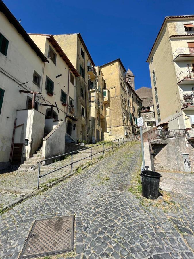 Vivere Il Borgo Sul Lago เจนซาโน ดิ โรมา ภายนอก รูปภาพ